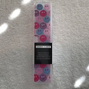 Sassy + Chic Pink Smiley Makeup Brush Holder